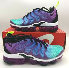 nike vapormax plus women's hyper violet