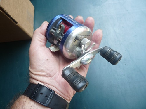 Left-Handed Bass Pro BMP 1000 HL Baitcast Fishing Reel w Thumbar