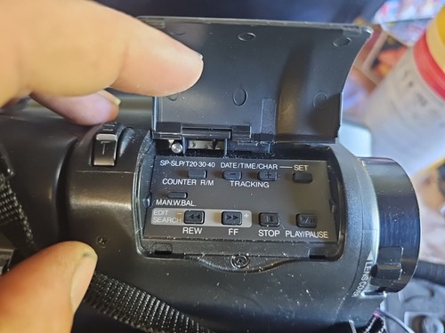 RCA Small Wonder VHS Camcorder Model CC612 w/Charger, Tape & Bag Powers On AY - Picture 5 of 9