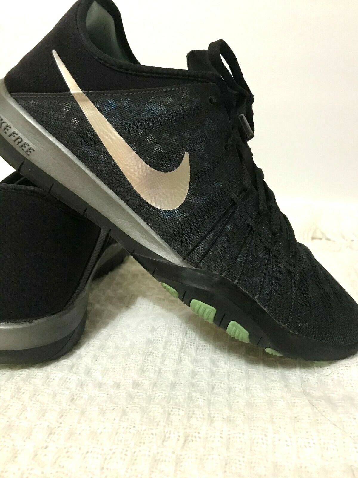 nike wmns free tr 6 mtlc