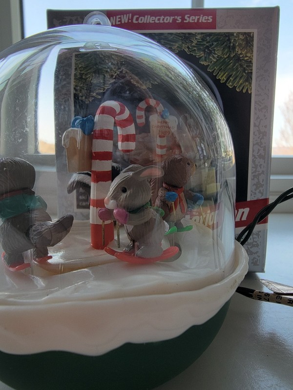 HALLMARK 1989 FOREST FROLICS MAGIC LIGHT MOTION SQUIRREL RACCOON BUNNY SKUNK NEW
