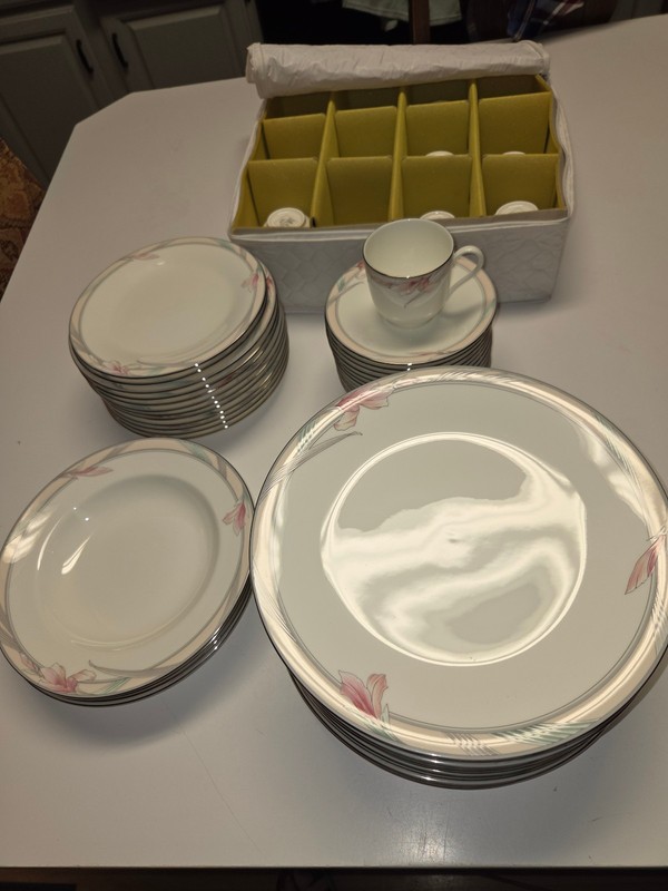 NEW 52pc 12 MIKASA JOY CAG06 Dinner Salad Plate SOUP BOWL Tea Cup VTG