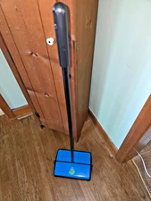 Bissell "Sweep Up" Manual Floor/Carpet Sweeper (Non-Electric)