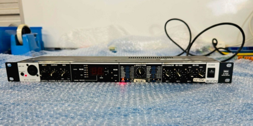 ZOOM RFX-2200 Digital Reverb Multi Effects Rack Unit 1U Tested w/ Power cable - Picture 2 of 6