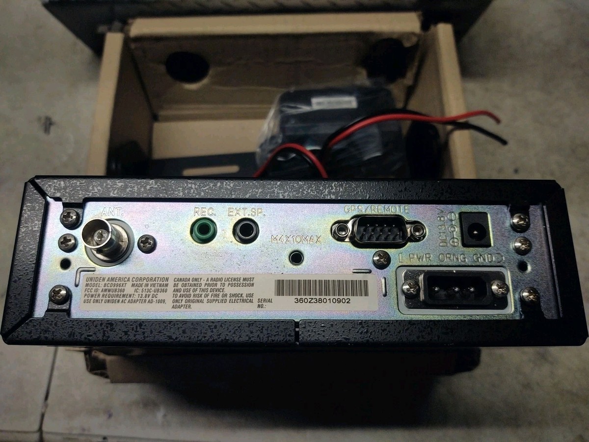 Uniden Bearcat BCD996XT P25 Digital Trunktracker IV Mobile Base
