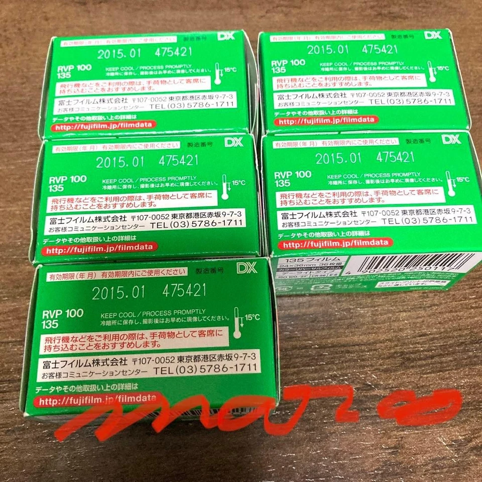 FUJIFILM Fuji VELVIA 100 120 Película de Inversión de Color 5 Rollos CADUCADA Foto 2 de 2