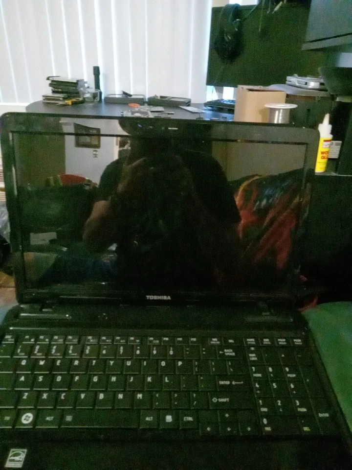 Portátil Toshiba Foto 4 de 4