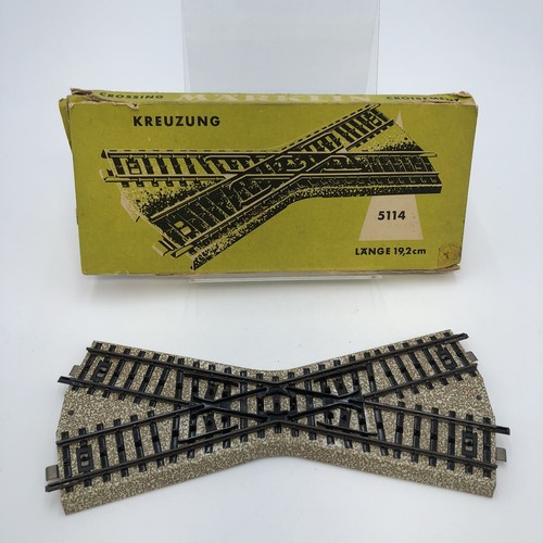 Marklin 5114 Crossing M Track escala HO (ALGUNOS OXIDADOS EN PISTAS Y DAÑOS EN CAJA) | Condition: Used