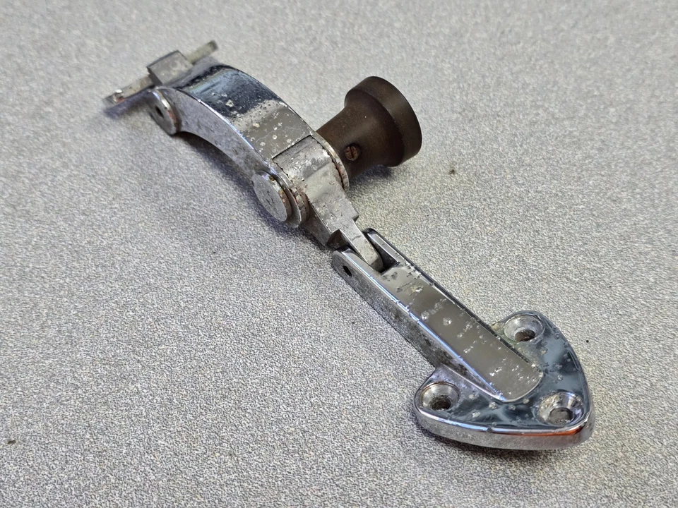 USADO ORIGINAL GENUINO PORSCHE 911 912 CUARTO TRASERO DERECHO VENTANA CROMO PESTILLO #5 Foto 3 de 4