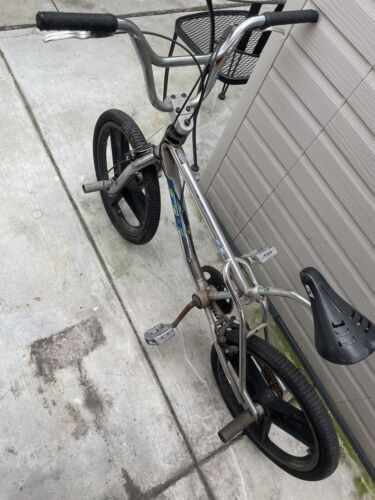 1997 GT Performer Chrome And Blue Frame With Gyro, Handlebars And Seat - Picture 3 of 3