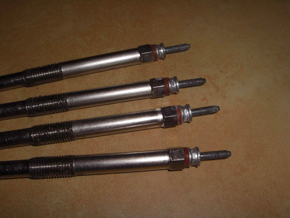 JUEGO DE 4 BUJÍAS ORIGINALES TOYOTA YARIS 1.4 D4D 19850-33020 IQ AURIS SET DIÉSEL Foto 4 de 4