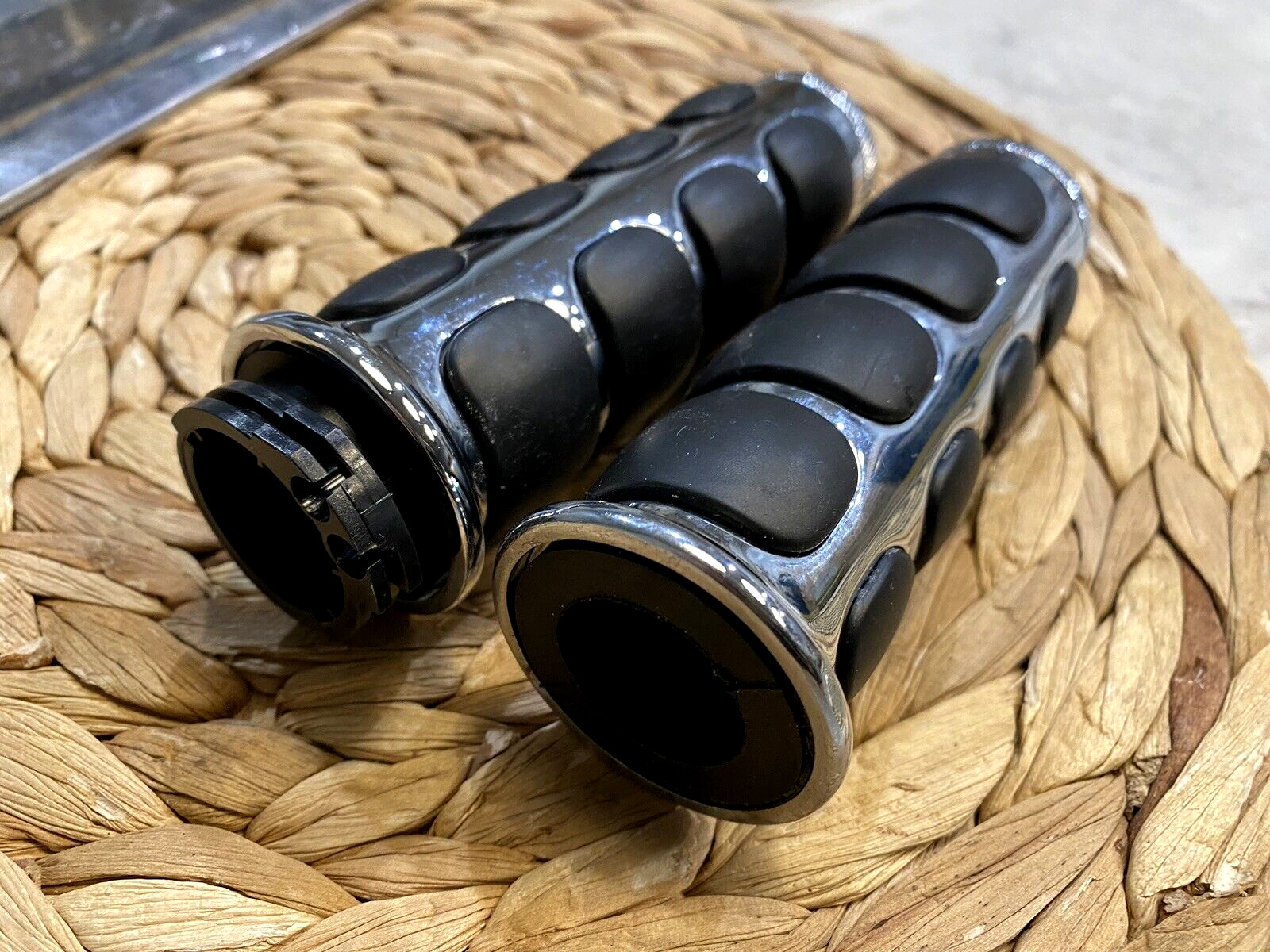 🔥KURYAKYN 6205 Chrome ISO-Grips Hand Grips Dual Cable Throttle Control🔥BoxA