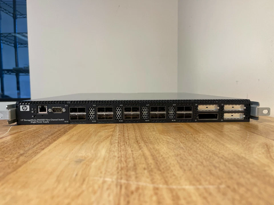 HP StorageWorks SN6000 Stackable 8Gb Fibre Channel Switch 20x SFP 4x XPAK No PSU - Image 3 of 4