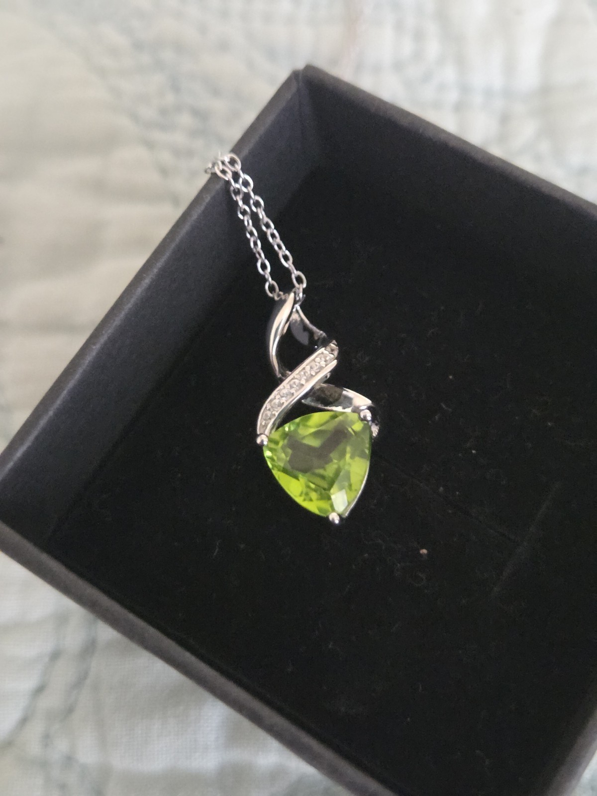 Trillion Cut 2.50 Carets Perido 18 Inch Necklace In Sterling Silver with Chain