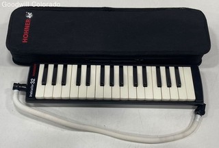 Hohner Instructor 32 Keyboard with Storage Case