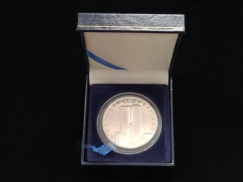 September 11, 2001 Land of the Free 1 Troy oz .999 Fine Silver Round in Box NICE