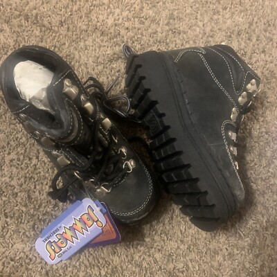 NWT Sketchers Jammers Sz Y13/Blk/Scuff Resistance/Boot Style/1 Ex. Set Lace/flaw