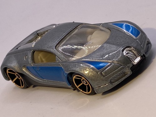 Hot Wheels🔥2006 Bugatti Veyron - Faster Than Ever 5 spoke gold rims VHTF - Picture 3 of 9