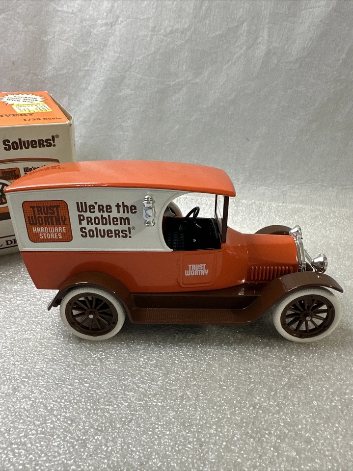 Banco de entrega de panel Studebaker 1916 Ertl diecast Trust Worthy Hardware Foto 4 de 4