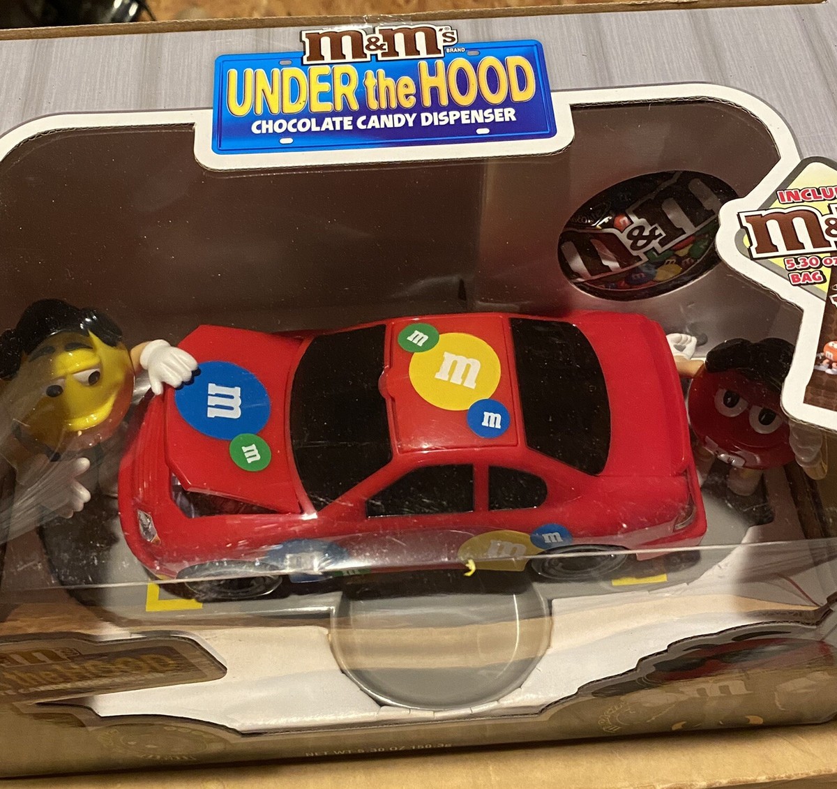 M&M's UNDER the HOOD チョコレート　エムアンドエム Amazon.com - M &M's Under the Hood Chocolate Candy Dispenser