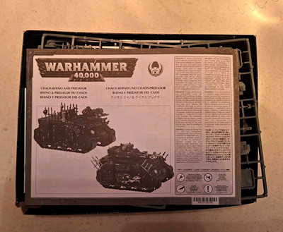 Warhammer 40.000 Chaos Space Marines Chaos Rhino/Predator Bausatz in Gußrahmen