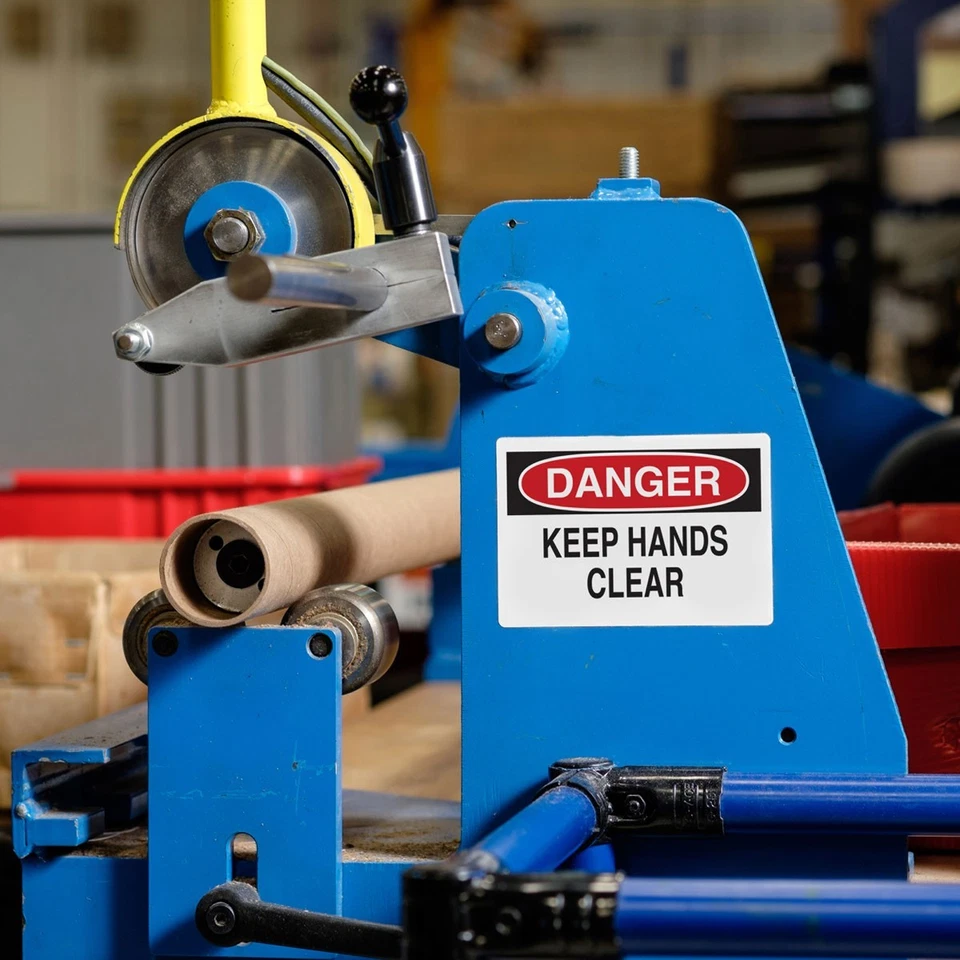 Etiqueta BRADY B30-241-595-OSHADA, peligro, 2-1/4 x 3 pulgadas, blanco/rojo/negro 6XHA1 Y3799994 Foto 2 de 3