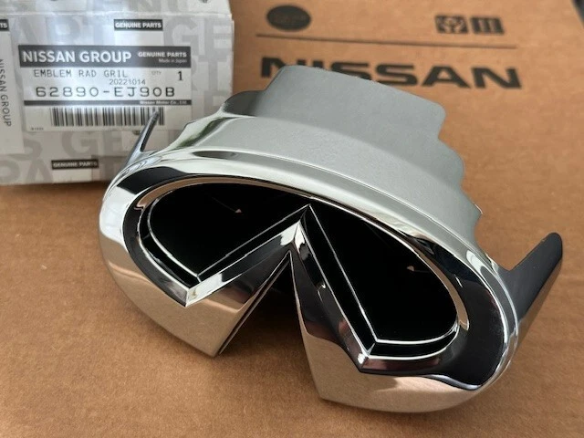 Emblema de rejilla del radiador delantero OEM INFINITI M35 2008-2010 62890-EJ90B Foto 2 de 4