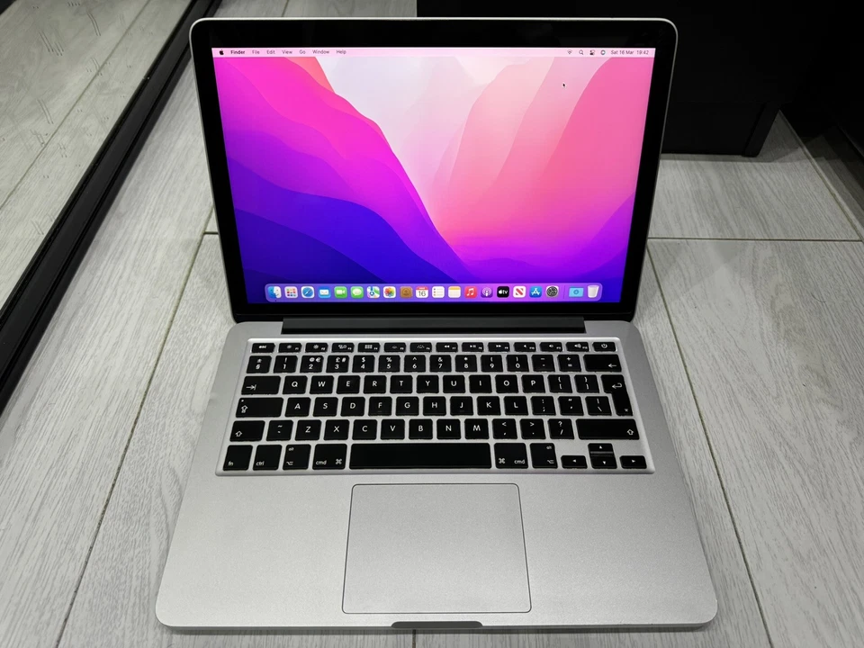 Apple MacBook Pro Retina 13.3" Early 2015 - 512GB SSD - 8GB Ram - 3.1GHz Core i7 - Image 2 of 4