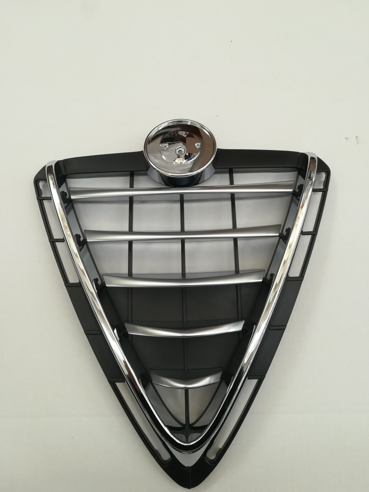 Griglia Anteriore Radiatore Cromata Per Alfa Romeo Giulietta 2010-2016 – Scudo Centrale Non Originale Ma Identico, Marchio Prasco