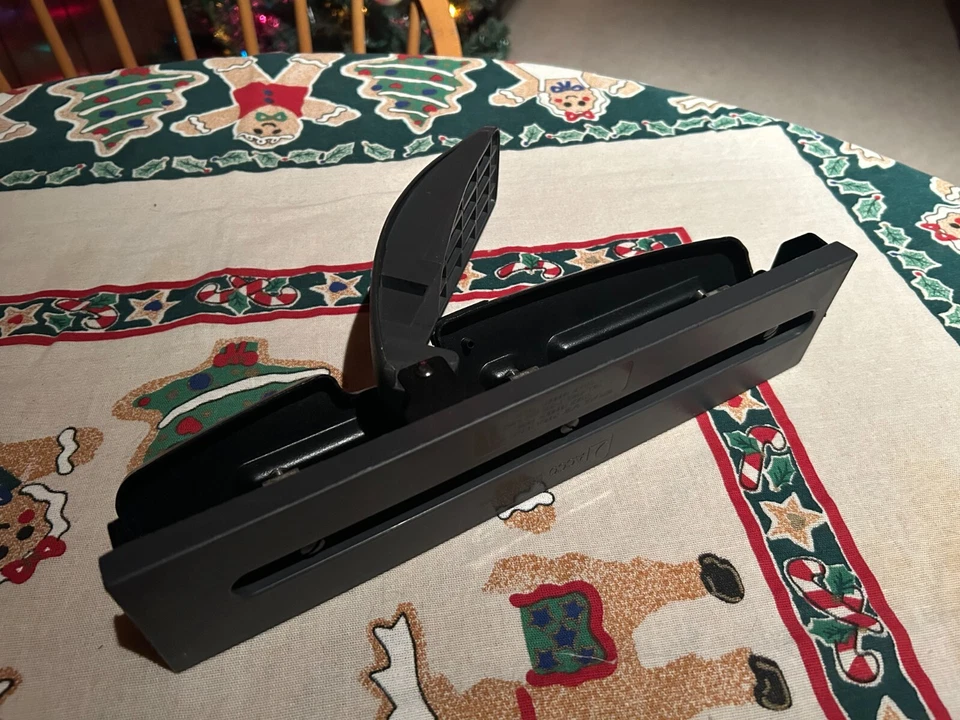 Perforadora de papel comercial de alta resistencia de 3 agujeros - Calidad ACCO Foto 3 de 4