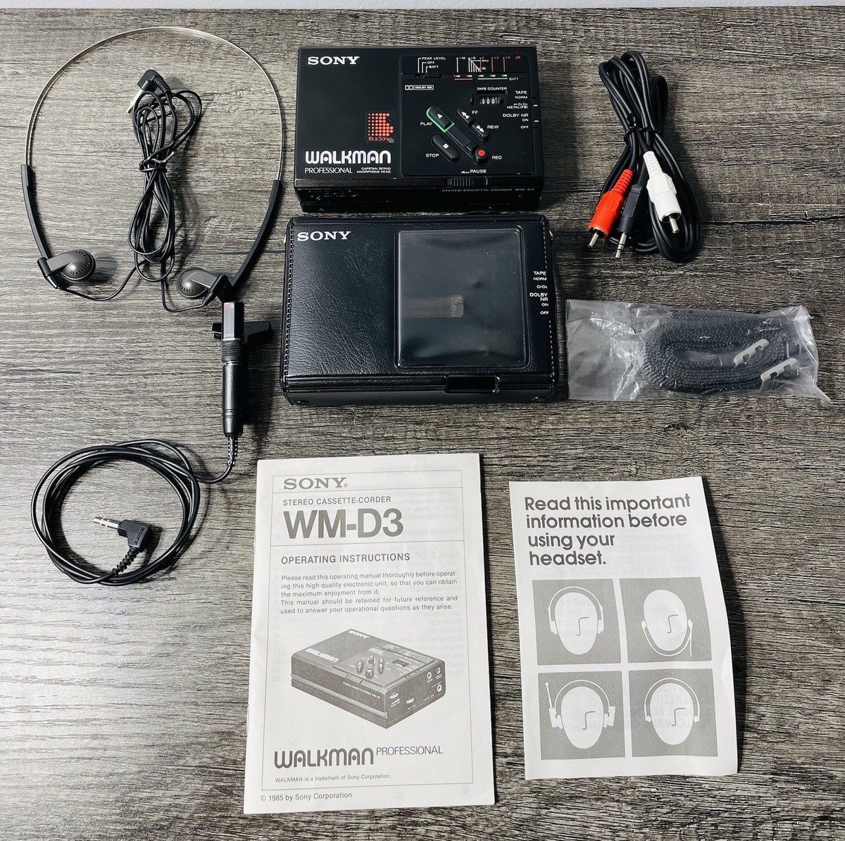 SONY WALKMAN PROFESSIONAL カセットプレーヤーWM-D3 Sony Walkman Professional WM-D3 Cassette Player w/ Protective Case
