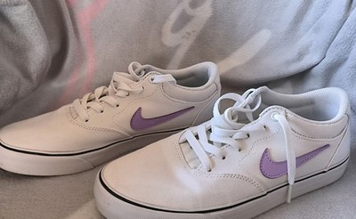Nike SB Chron 2 Canvas Sneaker in ''Summit White/Action Grape''. In 40