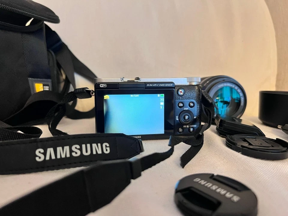 fotocamera samsung nx3000 con accessori praticamente nuova - Immagine 3 di 4