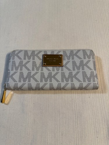 MICHAEL KORS ZIP AROUND WALLET VANILLA