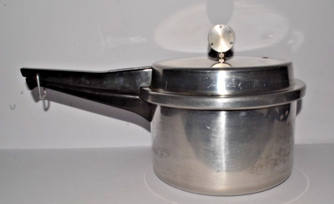 Vintage Mirro Matic 4 Qt Aluminum Pressure Cooker & Trivet Model M-0294 4QT USA