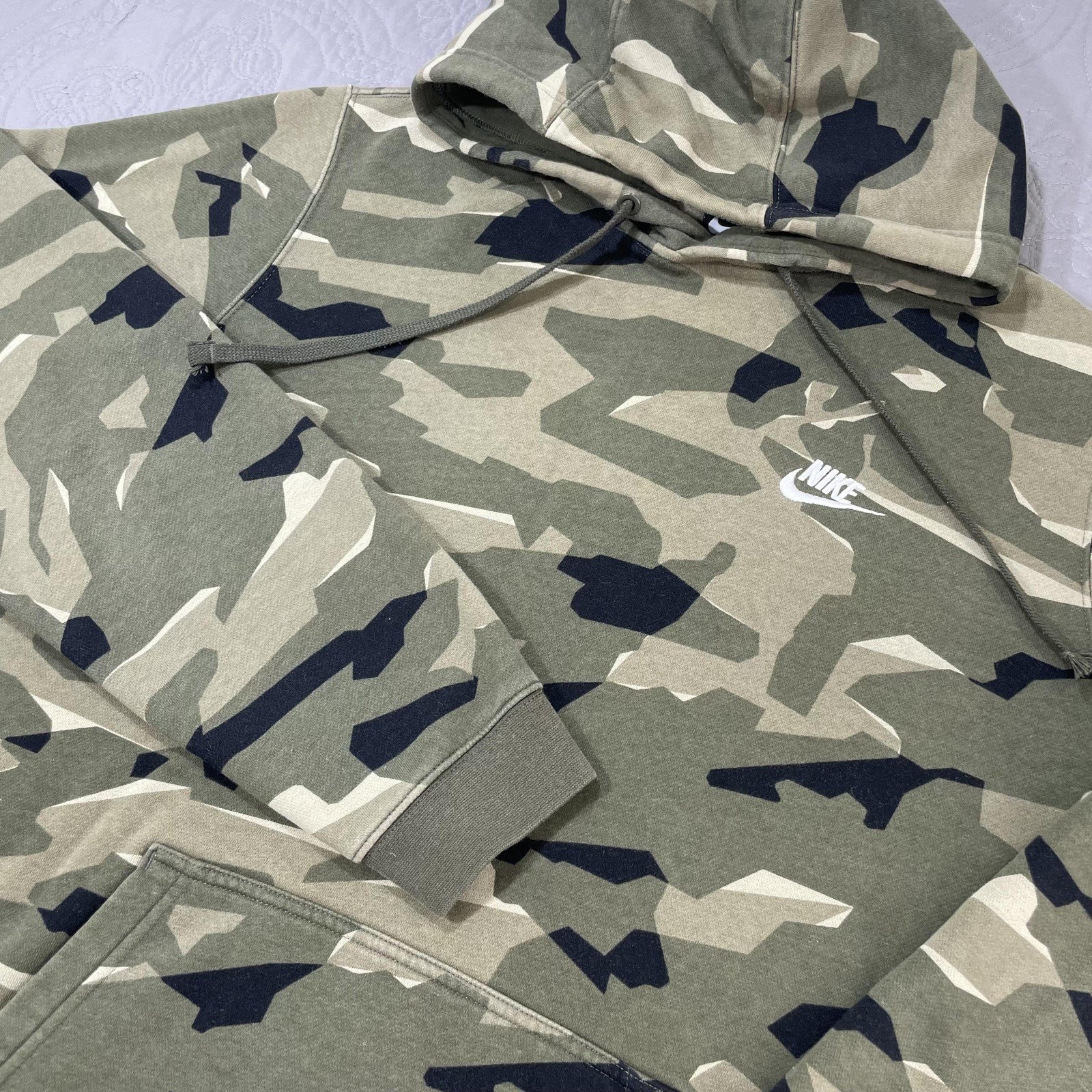 Nike Mens Large Green Camo Fleece Hoodie with Swoosh Logo