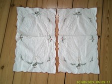 2 Tischdeckchen Weihnachten Stickerei weiß