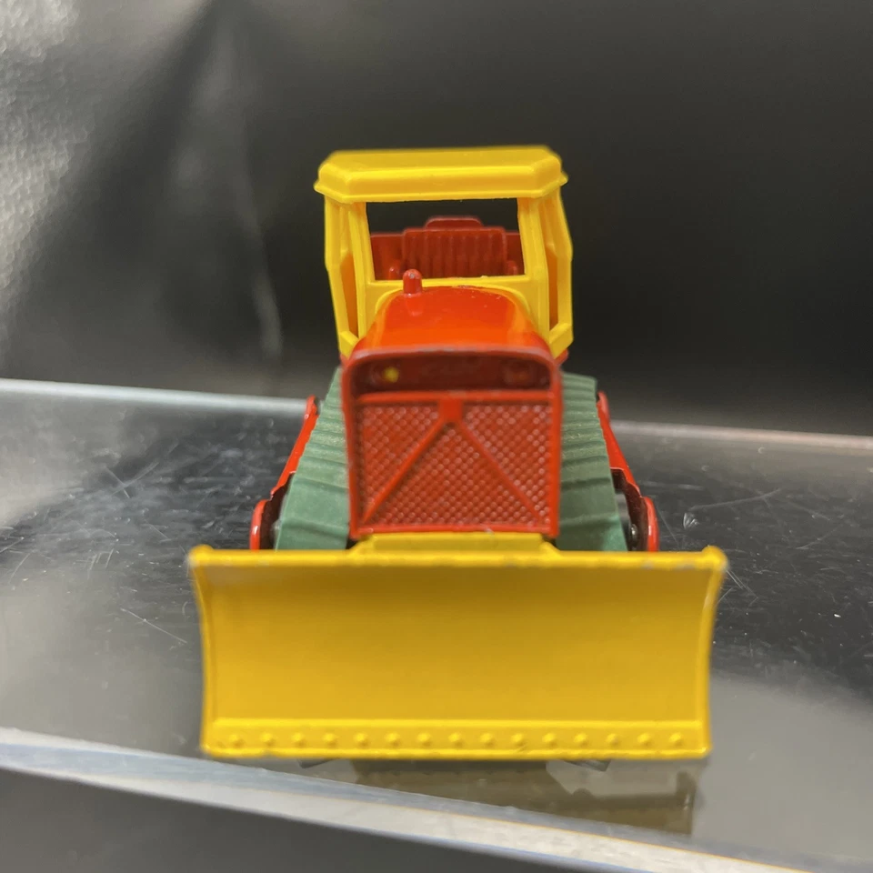 Brinquedo escavadeira vintage da década de 1960 fundido - Vermelho e amarelo, modelo trator Caterpillar - Imagem 2 de 4