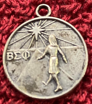 1978-79 Beta Sigma Phi Greek Sorority Seek New Horizons BEO Charm B16