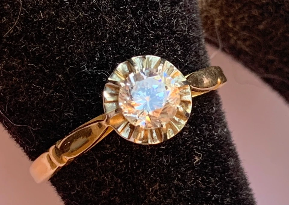 SUPERBE BAGUE ANCIENNE EN OR JAUNE 18 CARATS 750 AVEC TRES BEAU SAPHIR BLANC ! - Photo 2/4