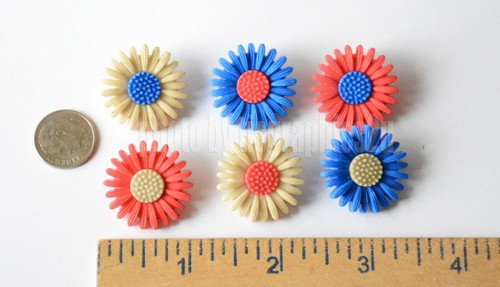Land of the Free / USA ~ Patriotic Flower Shank Buttons / Daisy Americana - Picture 2 of 3