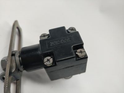 Schneider / Telemecanique ZCK-D05 Limit Switch Head with ZCK Schneider / Telemecanique ZCK-D05 Limit Switch Head with ZCK