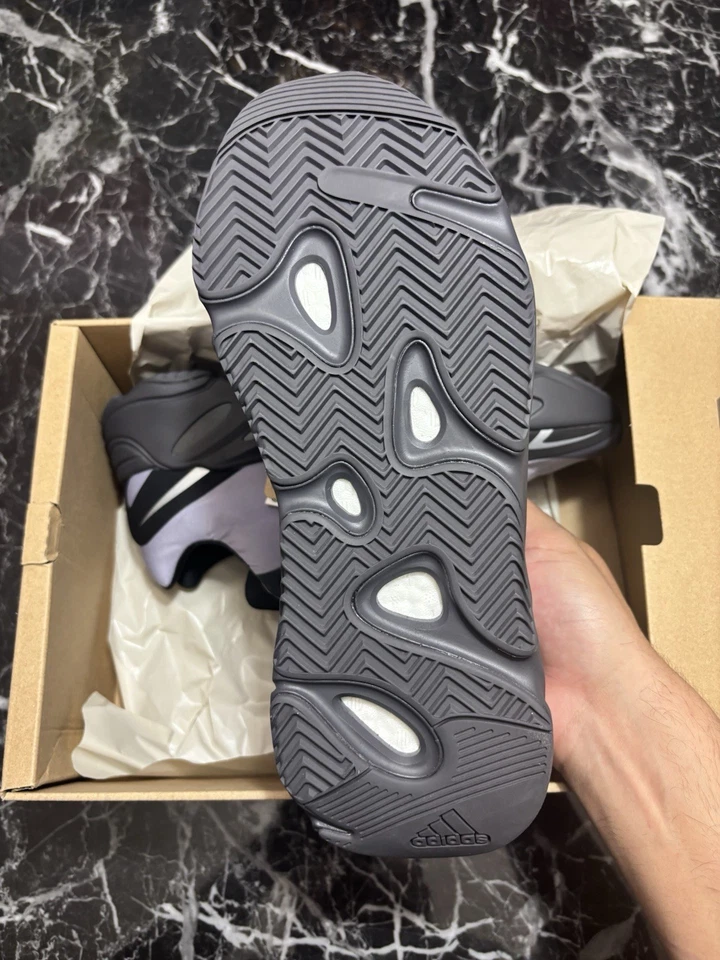 Adidas Yeezy 700 MNVN Geode Boost Hombre Tenis 2021 Talla 11 GW9526 Foto 4 de 4