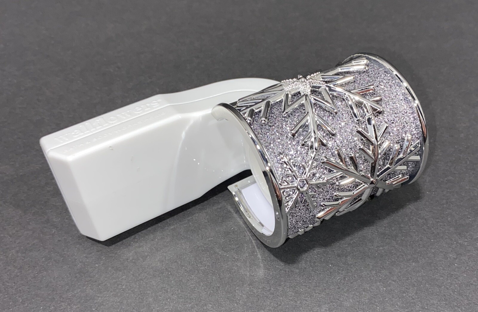 Bath & Body Works Wallflower Plug Snowflake Silver  Christmas Winter Plug In-image