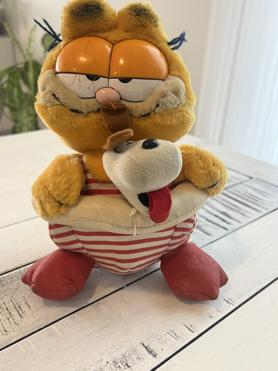 Vintage 1981 Dakin Garfield 9