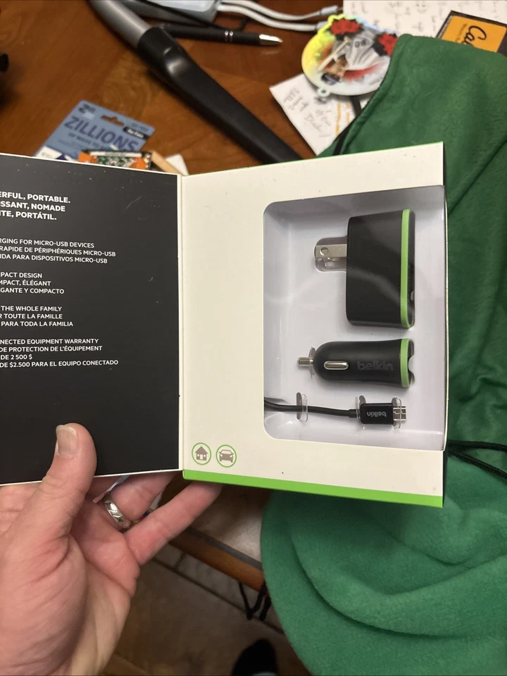 Kit de cargador para el hogar Belkin Boost Up Car Plus certificado MFi, negro Foto 3 de 3