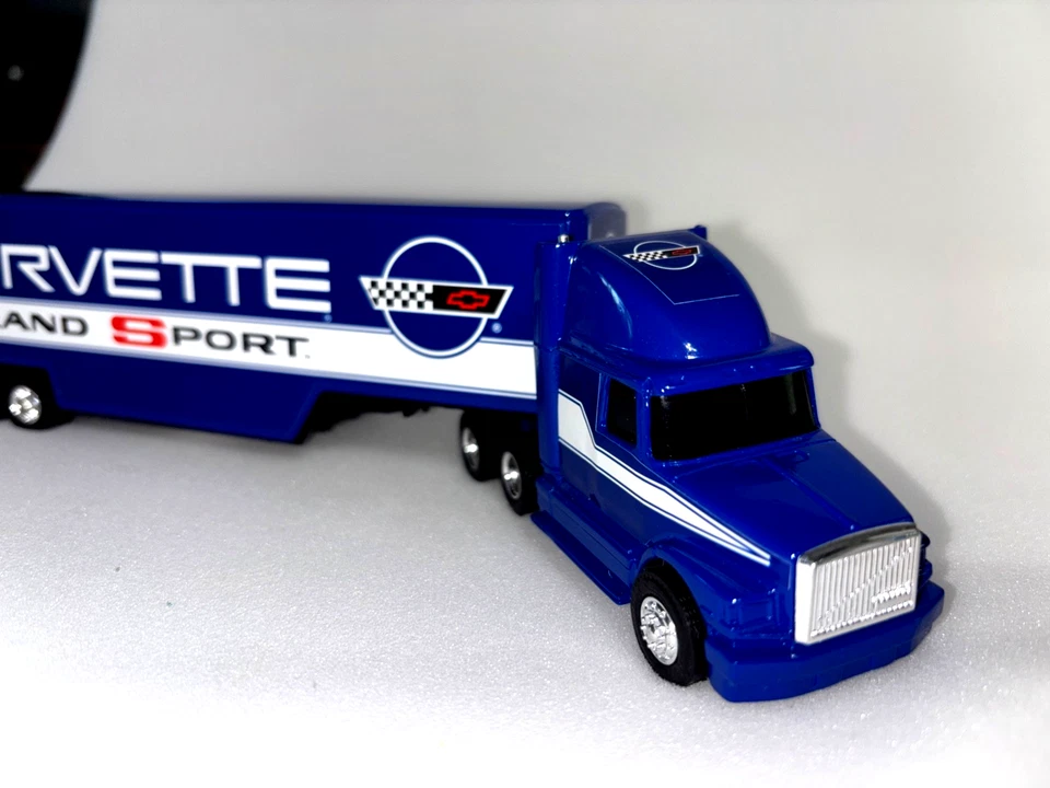 ERTL GMC Cab w/Grand Sport Trailer Blue scale 1:64 INV# 3249 - Image 3 of 4