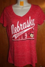 CREATIVE APPAREL Ladies' Medium V-NECK HUSKER T-SHIRT (red short sleeve) EUC