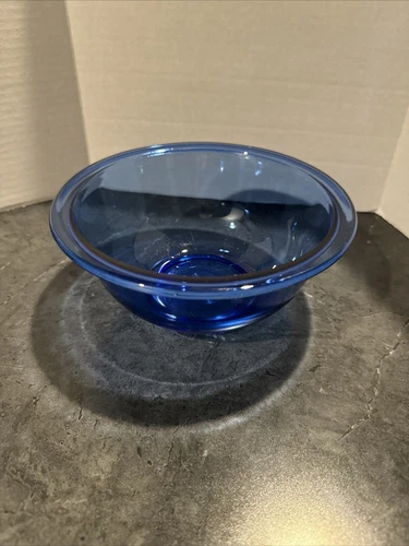 Pyrex Cobalt Blue Bottom 1L Bowl Made In USA #322