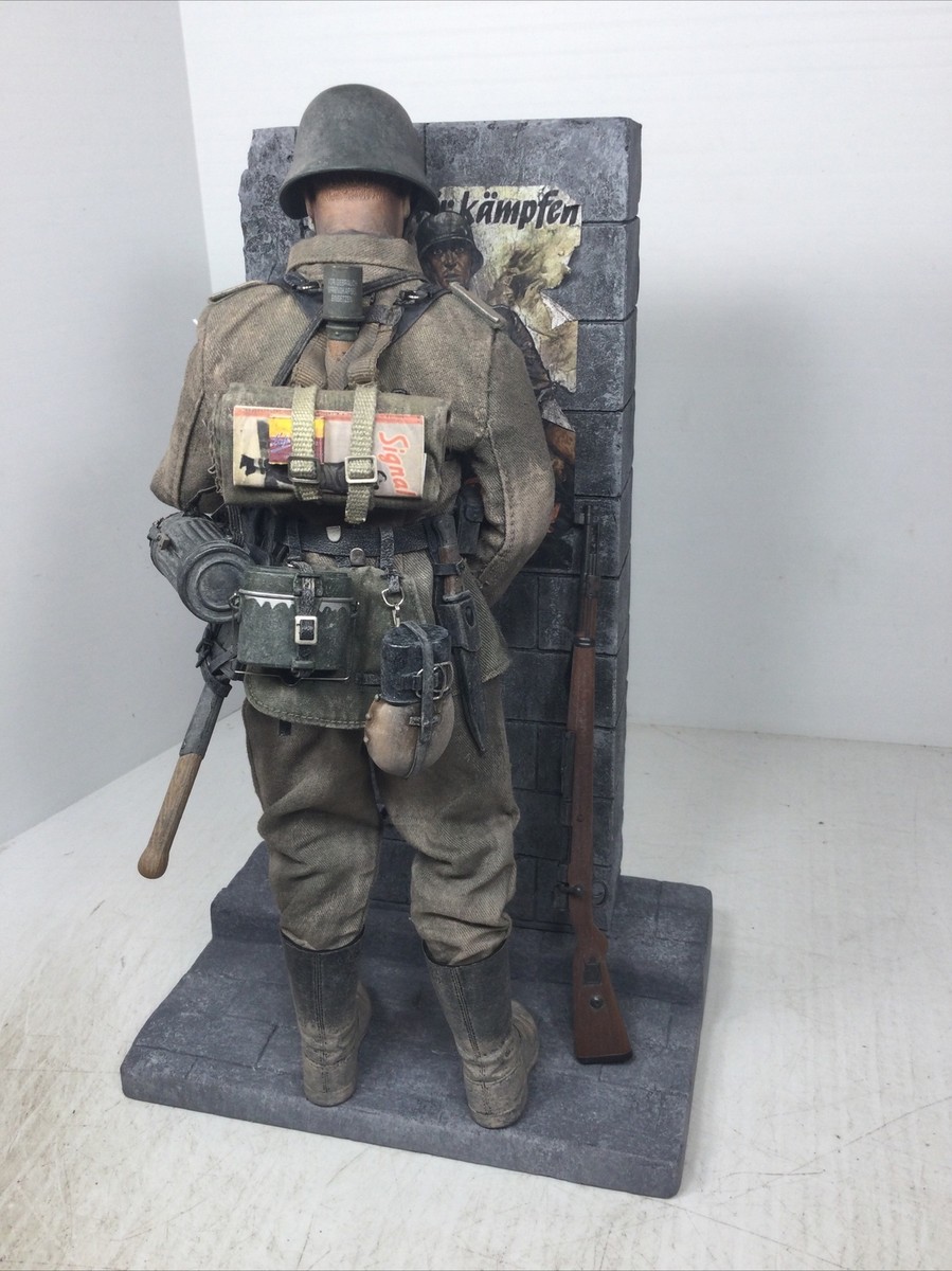 Figurine 1/18 Wehrmacht WW2 Résine Non Peinte - Signaure Minichamps Mercedes 1940